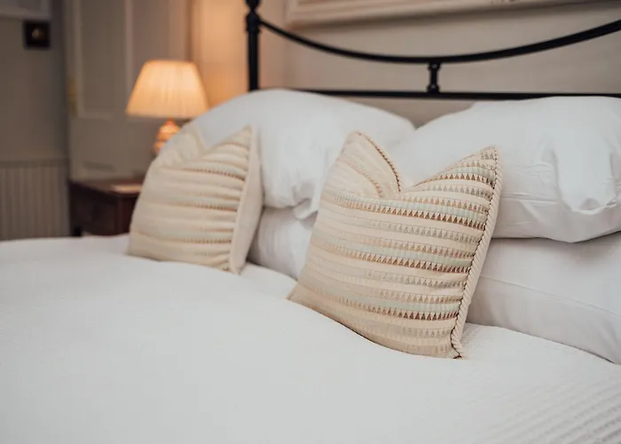 Farthings Hotel And Restaurant